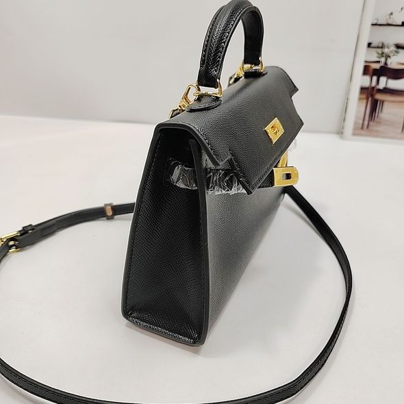 Жіноча популярна сумка з ручкою еко-шкіра 22см С70-0379 Чорна