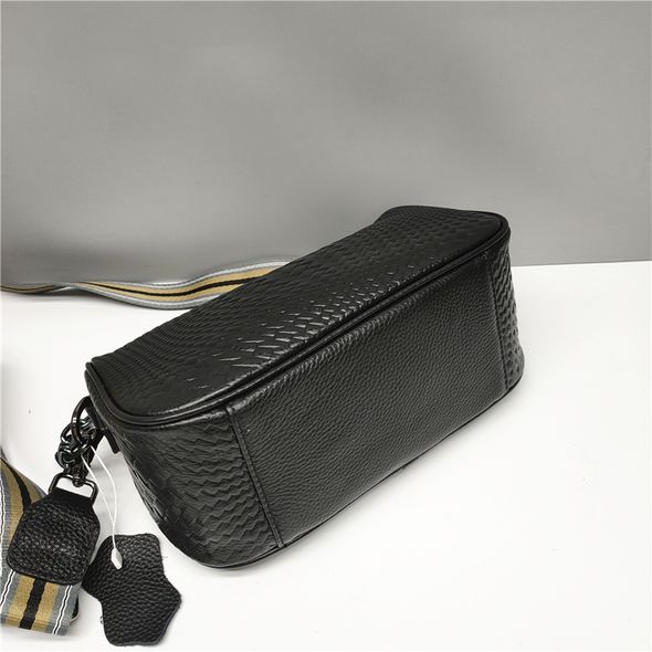 Шкіряна сумка плетена фактура з широким ремінцем С01-КТ-3054 Чорна