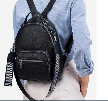 Шкіряний рюкзак середнього розміру з широким ремінцем на плече А15-КТ-2873 Чорний