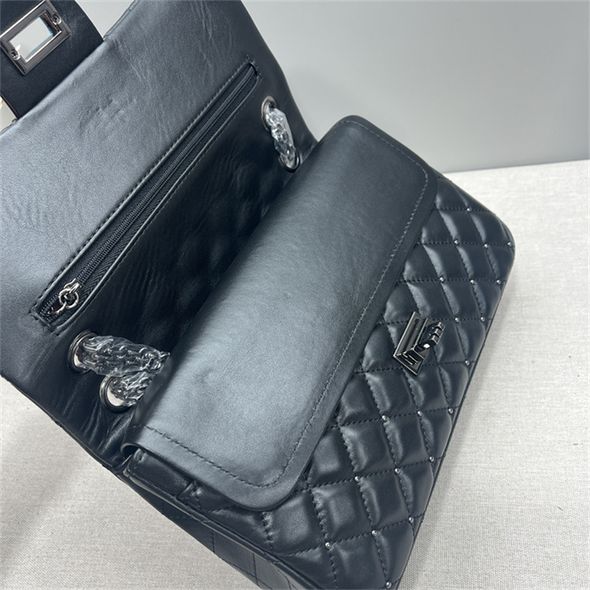 Шкіряна сумка с бусинками стьобана фактура С72-КТ-868 Чорна