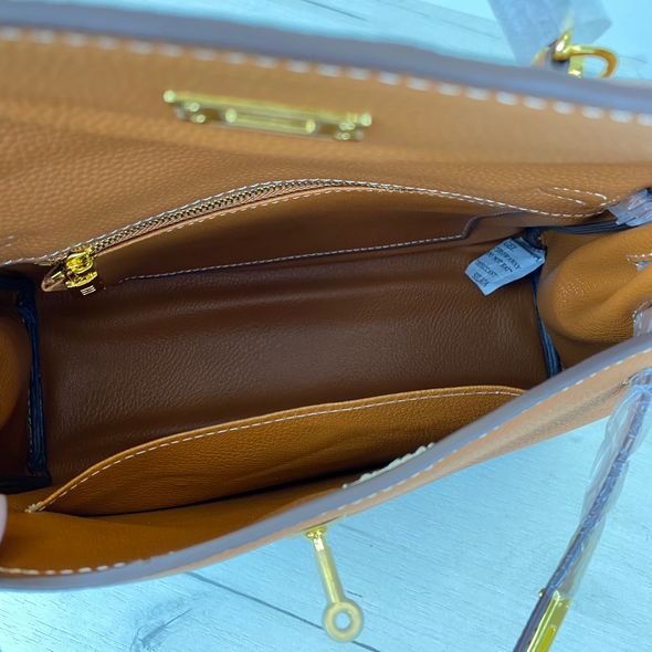 Популярна модель шкіряна сумка з брелком 26см С60-КТ-815-26 Коричнева