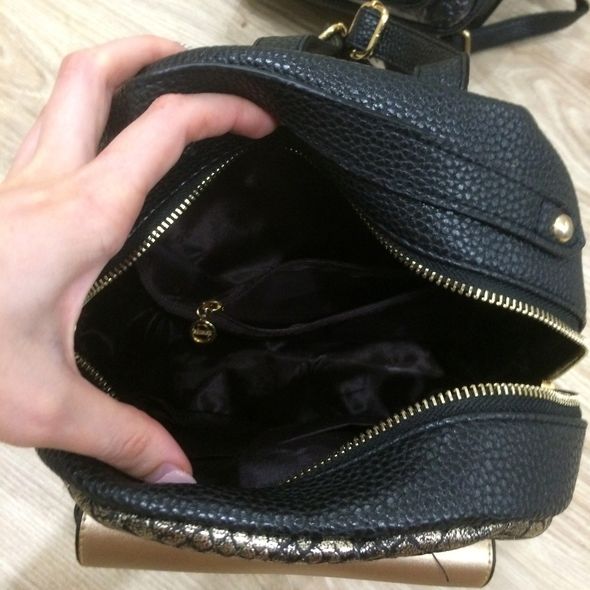Модный рюкзак фактура крокодил с золотой блестящей вставкой 0517 Черный