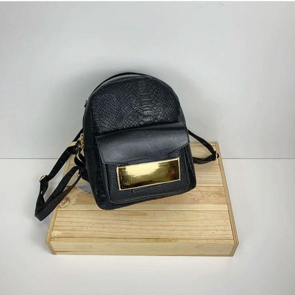 Модный рюкзак фактура крокодил с золотой блестящей вставкой 0517 Черный