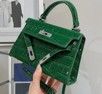 Жіноча сумка із клапаном 19см фактура крокодил А04-0357 Зелена