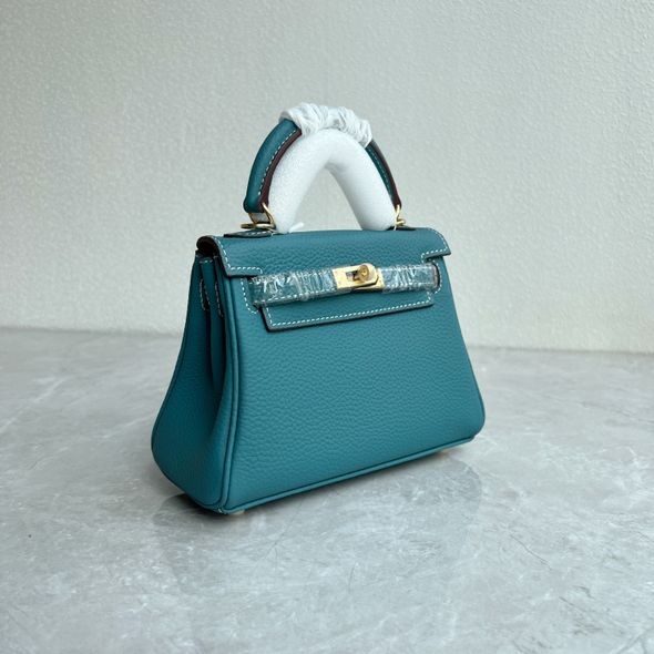 Маленькая кожаная сумка популярная модель с брелком С60-КТ-815-20-G Лазурная
