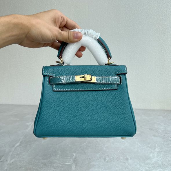 Маленькая кожаная сумка популярная модель с брелком С60-КТ-815-20-G Лазурная