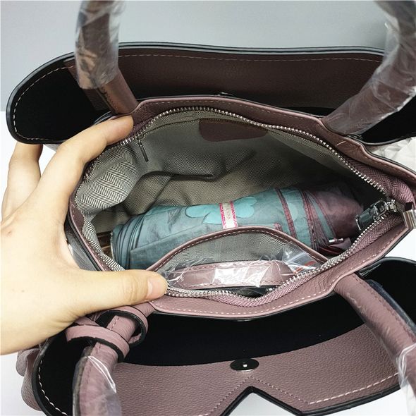 Шкіряна сумка з ручкою та брелоком С01-КТ-3026 Чорна