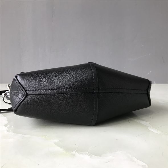 Шкіряна сумка форма півмісяць із клапаном С67-КТ-3059 Чорна
