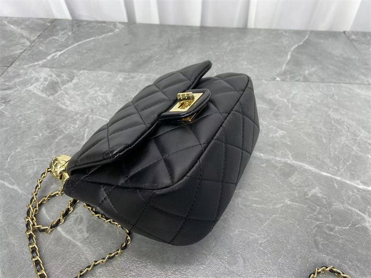 Жіноча стьобана сумочка м'яка еко-шкіра з плетеним ланцюжком А07-1627 Чорна