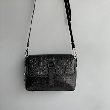 Невелика жіноча шкіряна сумка під крокодила (3013) Чорна