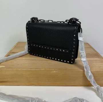 Шкіряна сумка клатч прикрашена шипами квадратна форма КТ-364 Чорна