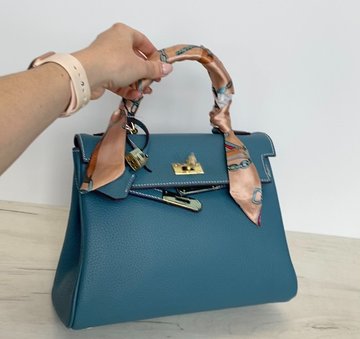 Кожаная сумка с ручкой 28см с брелком замочком + платочек КТ-815-28 Синяя