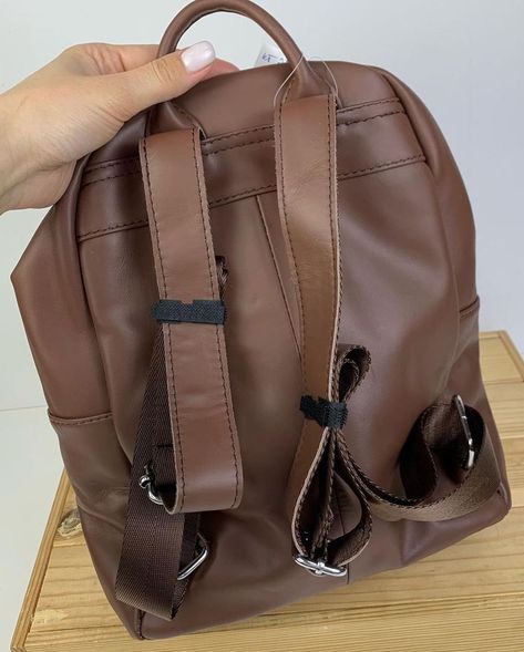 Вместительный рюкзак из гладкой кожи КТ-2875 Кофейный