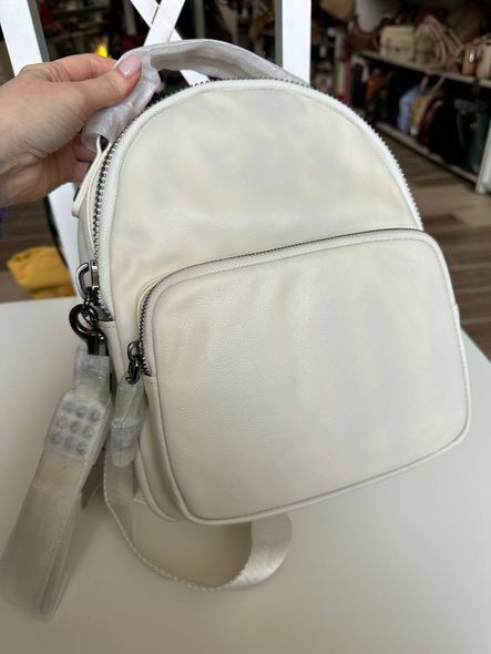 Уценка! Кожаный рюкзак с темной массивной фурнитурой и шипами КТ-2887 Белый