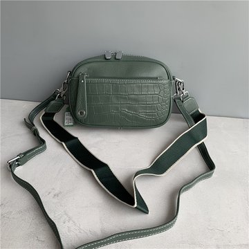 Шкіряна сумка фактура крокодил із широким ремінцем С04-КТ-3020 Зелена