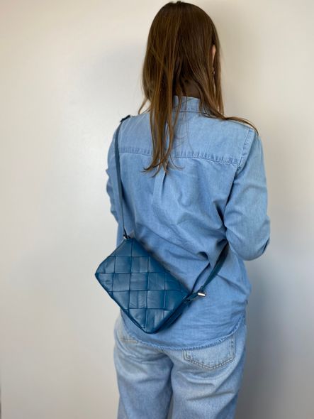 Плетена сумка клатч з ремінцем на плече А05-1895 Синя