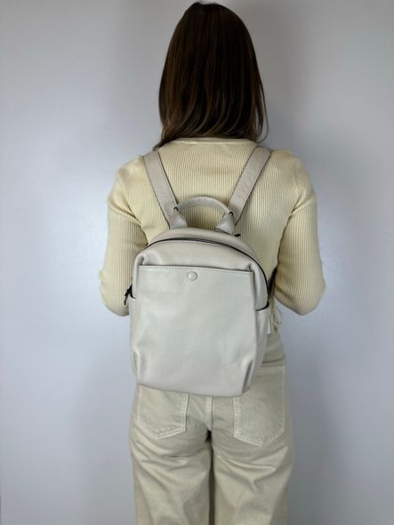 Шкіряний рюкзак з великим карманом спереду на кнопці с101-КТ-2823 Молочний