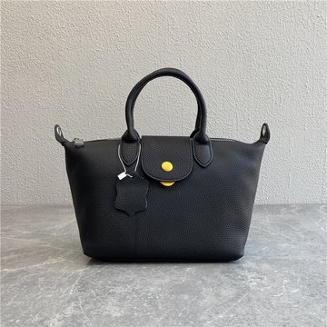 Жіноча шкіряна сумка лодочка з кольоровою кнопкою і ремінцем С02-КТ-3096 Чорна