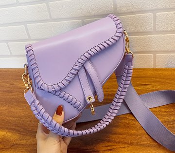 Стильна сумка форма сідло з плетеною ручкою та ремінцем А04-1841 Фіолетова