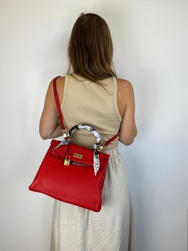 Кожаная сумка с ручкой 28см с брелком замочком + платочек КТ-815-28 Красная