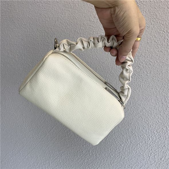 Жіноча шкіряна міні сумка бочонок з ручкою С02-КТ-3018 Біла