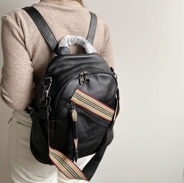 Шкіряний рюкзак з тканинною вставкою та широким ремінцем на плече С101-КТ-2805 Чорний