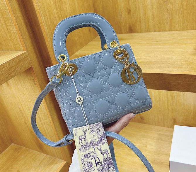 Женская стильная сумка Lady лаковая А04-0326 Голубой